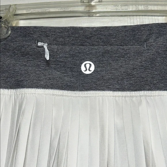 Lululemon Pleat To Street Skirt II White / Heathered Slate - Size 8 - Picture 5 of 10